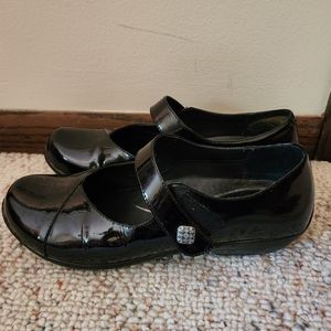 Dansko 7.5 shiny black dress shoes